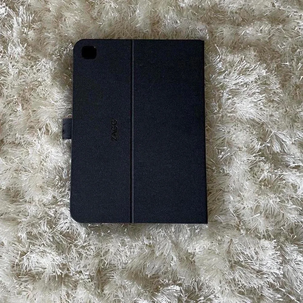 Black iPad case for Generation 9th